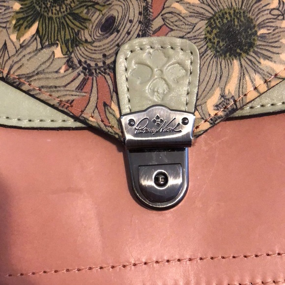 Crossbody/ can use as wristlet - Picture 4 of 8